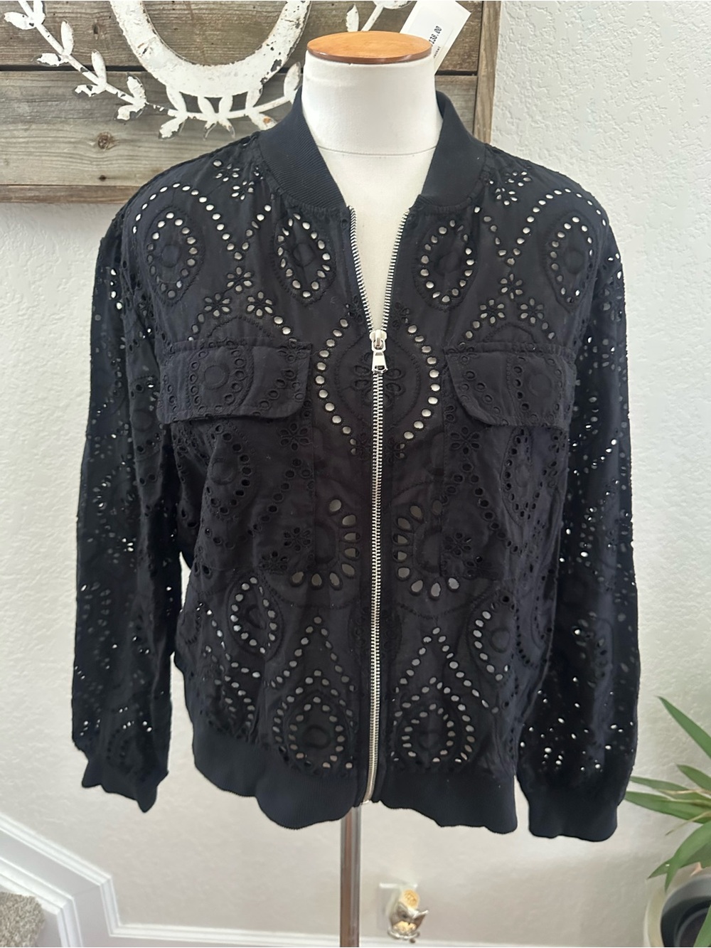 Evereve Ryan Eyelet Bomber Jacket black cotton ladies size Large NWT